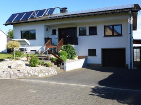 Гостиница Cozy Apartment in Leudersdorf Eifel with Terrace  Иксхайм